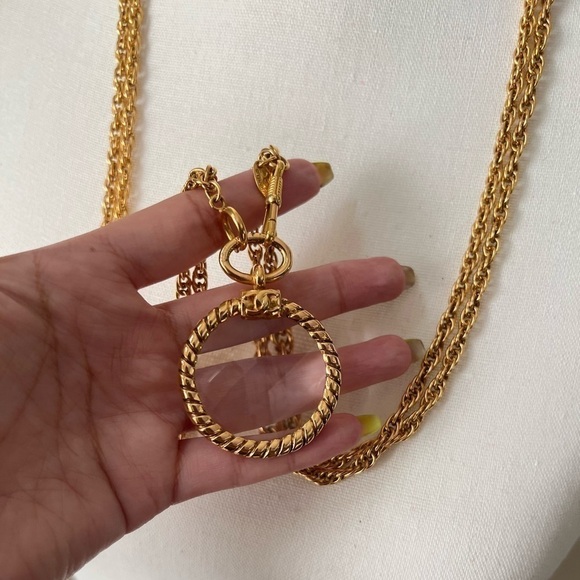CHANEL Vintage Gold Magnifying Glass Pendant Necklace - Picture 5 of 12